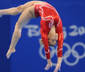 开云体育中国-双线传奇，法国队力克日本队展团队韧性，安赛龙刷新纪录铸个人丰碑