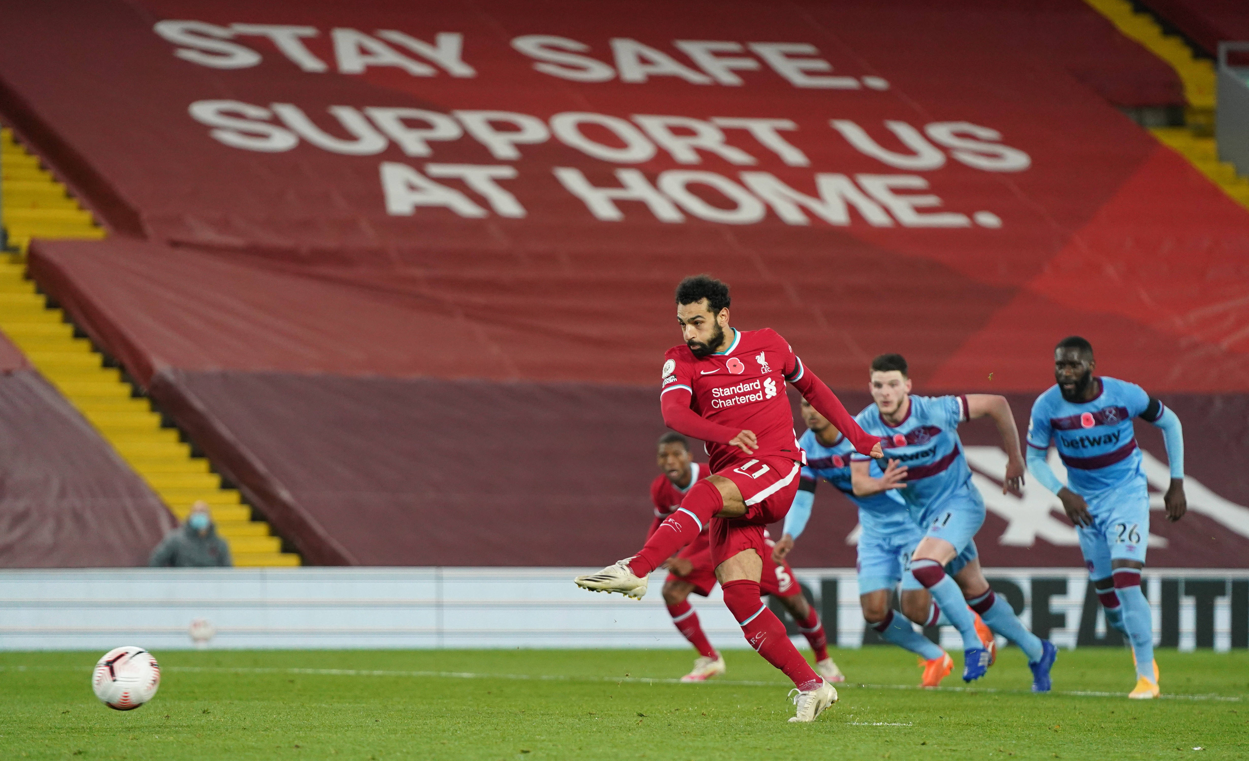 防线失误导致失球险胜，球队士气大增