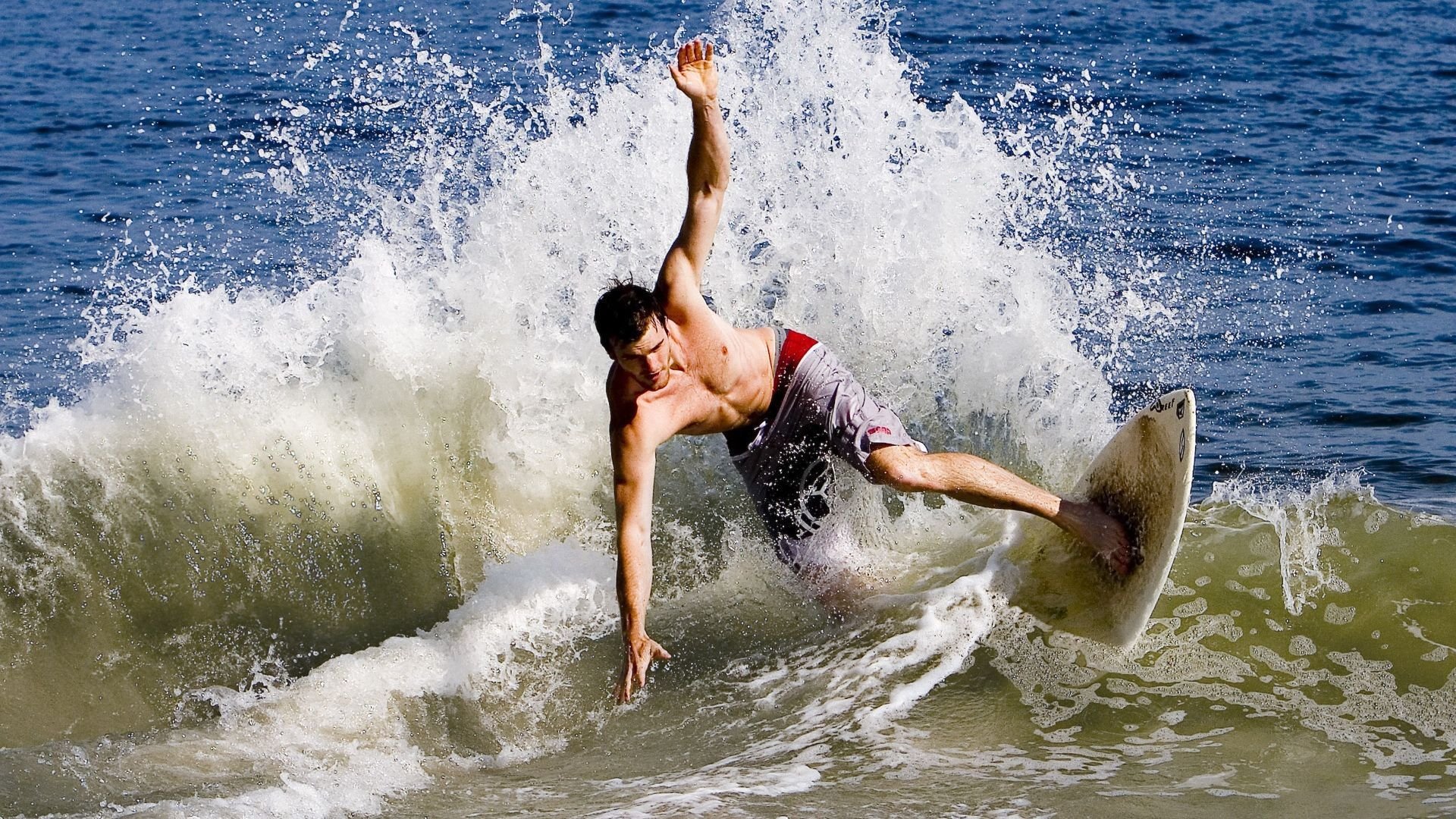 欧冠淘汰赛之夜，利拉德带队取胜